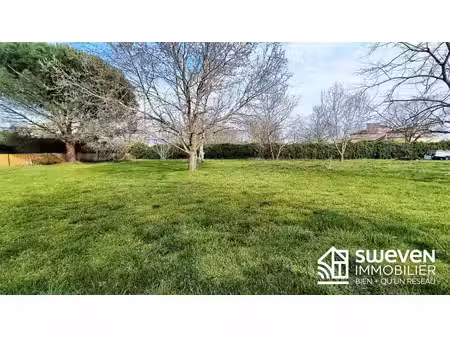 terrain de 900 m2
