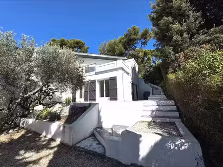 location maison 4 pièces 85m2 cassis 13260 - 2800 € - surface privée