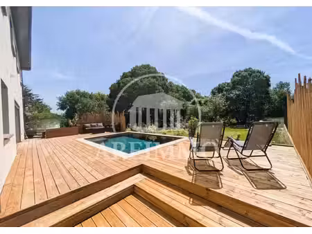 maison type 6 de 143 m² sur une parcelle d'environ 800 m² si