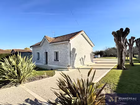 maison en piere renovee en parfait etat