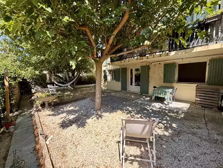 bas de villa arles montmajour