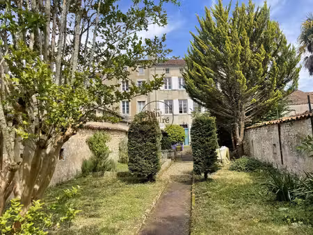 maison de ville avec jardin - centre la rochefoucauld