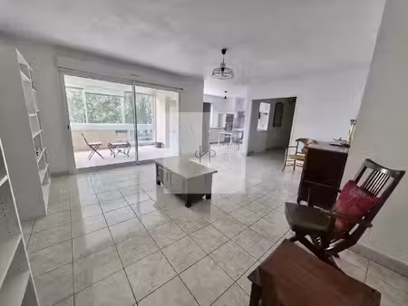 appartement lumineux avec loggia et garage