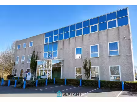ensemble immobilier de bureaux - 845 m² avec parkings privatifs à proximité immédiate de..