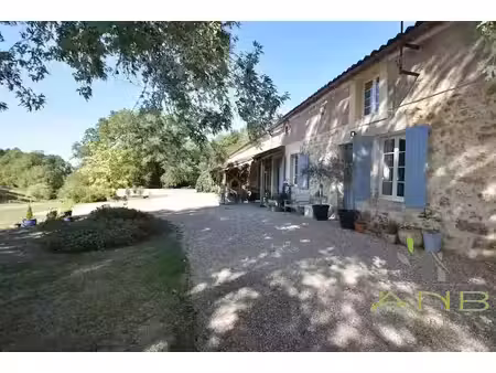 vente maison 11 pièces 321 m² à montbron (16220)  525 000 €