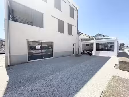 location commerce 2 pièces 41 m² à le grau-du-roi (30240)