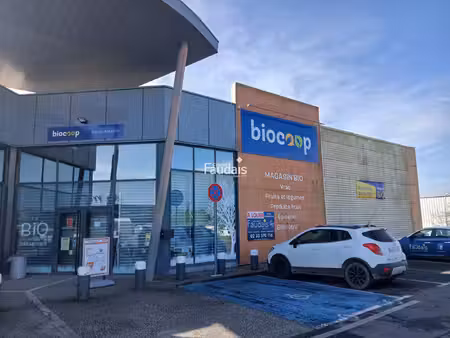 location local commercial 670m² st amand 50160