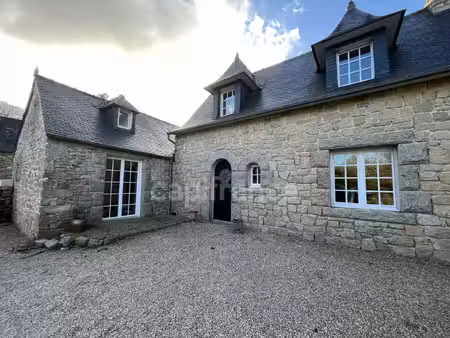 maison en pierre avec plus d’un hectare de terrain – berrien