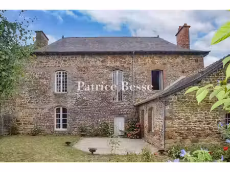 à 30 min de rennes  en centre-bourg  proche de vitré  une maison de maître du 18e s. à...