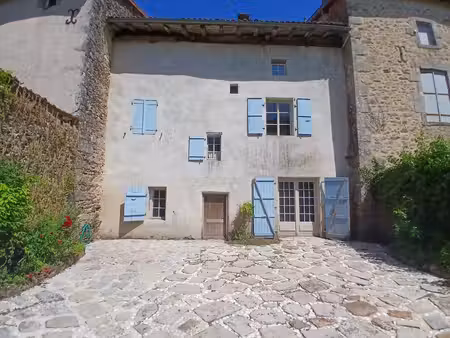 maison de village de 185 m² offrant 4 chambres