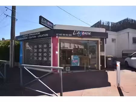 location local commercial  56.00m²  combs