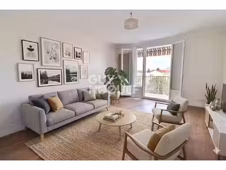 t4 dernier étage avec 2 balcons secteur petite guille