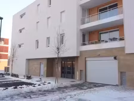 location appartement 5 pièces 105 m² à entraigues-sur-la-sorgue (84320)