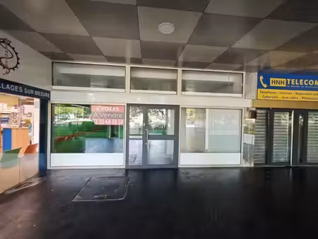 location commerce mons en baroeul 59370 62m²