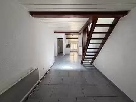 immeuble avec 2 appartements  garage et caves - le val