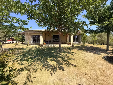 saint-paul-en-forêt villa de plain-pied au calme sur 2 922 m2