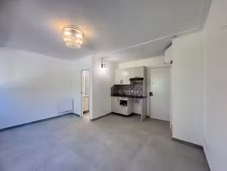 location appartement 1 pièce 22m² vence 06140