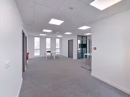 location local professionnel 36m² avignon 84000