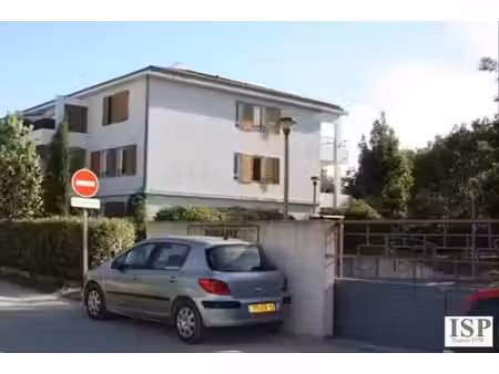 location parking 14.5 m² à le puy-sainte-réparade (13610)  124 €