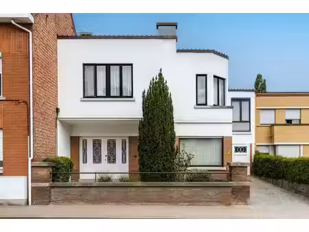 maison moderniste authentique avec un jardin exceptionnel