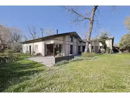 maison d'architecte à louer dans le quartier merlettes
