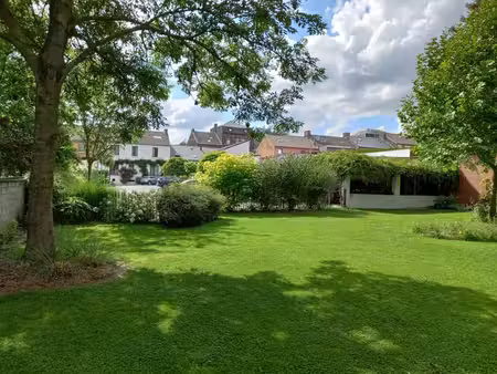 rdc 1 chambre 50m2 avec terrasse et parking sécurisé