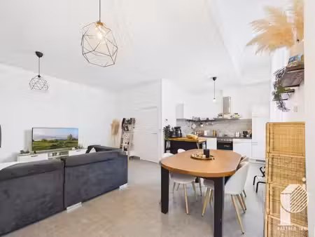 appartement une chambre au rez-de-chaussée situé dans la ré