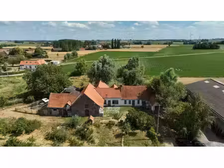 ancienne ferme à réinventer au cœur de la campagne sur 6.822