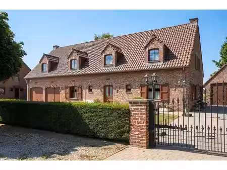 villa d’exception sur 19 ares avec annexe polyvalente