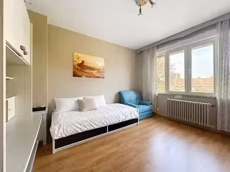maison 4 chambres  jardin  2 garages et parking!