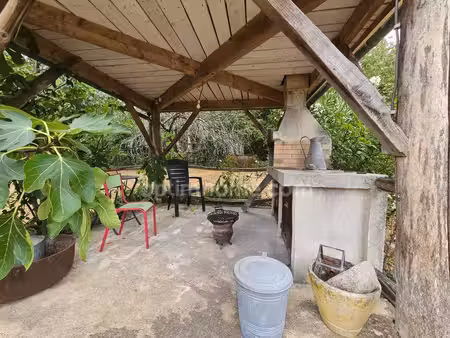 maison de plain-pied de 120 m²  4/5 chambres et grand garage  au calme absolu. champniers 