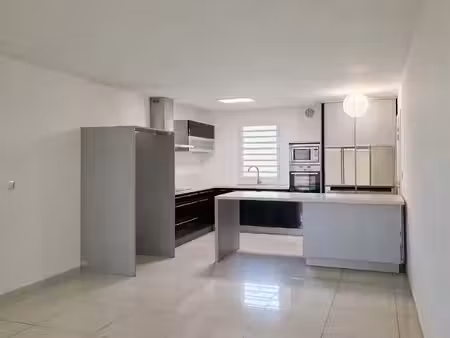 appartement t3 en rez-de-jardin à la possession  secteur moulin joli