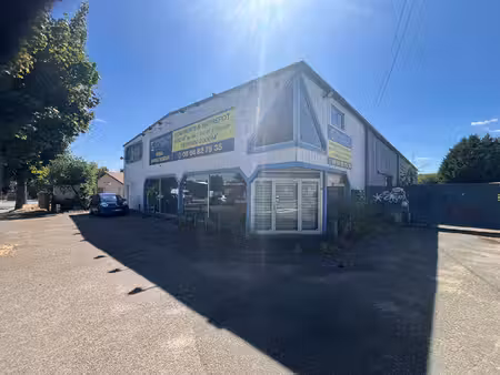 local commercial + bureaux