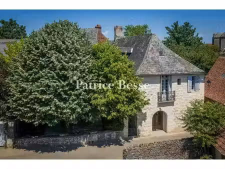une ancienne auberge médiévale entre corrèze et dordogne.