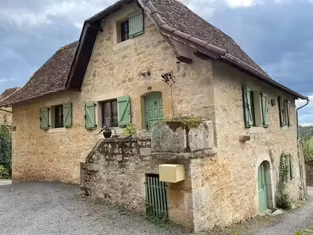 location maison 4 pièces 106 m² à faycelles (46100)  750 €