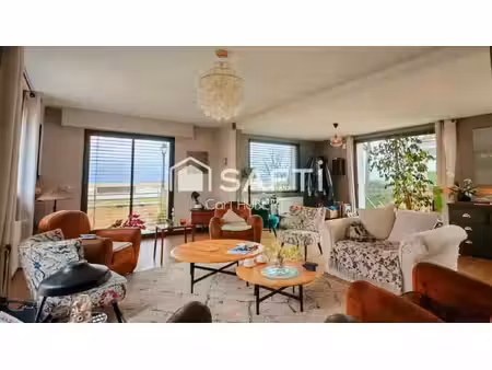 maison contemporaine face à la baie
