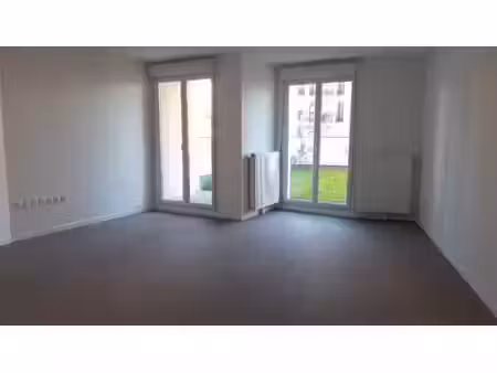 t1 avec jardin et parking à corbeil-essonnes