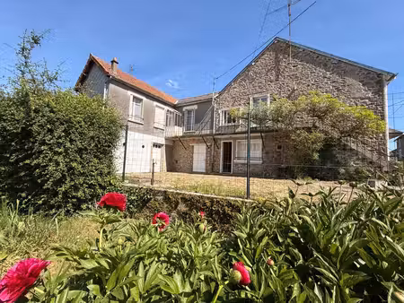 en exclusivite ! maison en pierre de 136m²  2 garages sur terrain de 950m² 71 500 €