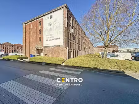 instapklare  recent gerenoveerde  praktijkruimte op het g...