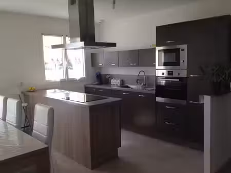 location maison 4 pièces 81 m² à cérons (33720)