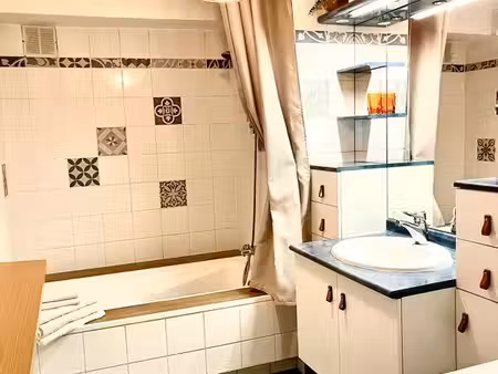 grand appartement 3 pièces .78 m2.annecy .1300 / mois