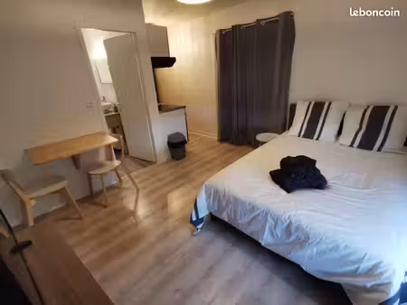 beau studio entièrement meublé