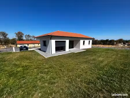 villa moderne à louer à chaspuzac