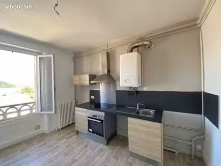 t3 lumineux 66 m2 proche hôpital + parking possible – aurillac
