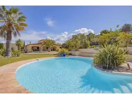 vente maison 7 pièces 218 m² hyères (83400)