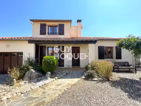maison indépendante avec piscine et jardin