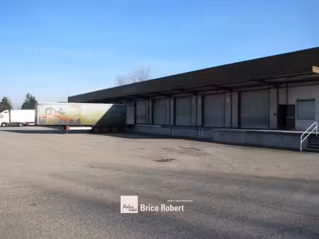 vente entrepôt 2 000 m²