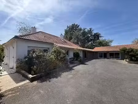 vente maison à falleron (85670) : à vendre / 187m² falleron