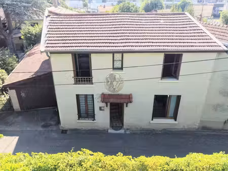 rare à saint-genis-laval maison d'une surface de 200m2 sur