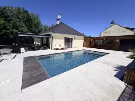 sublime maison sur 3 niveaux  4 chambres  une piscine et de très beaux matériaux